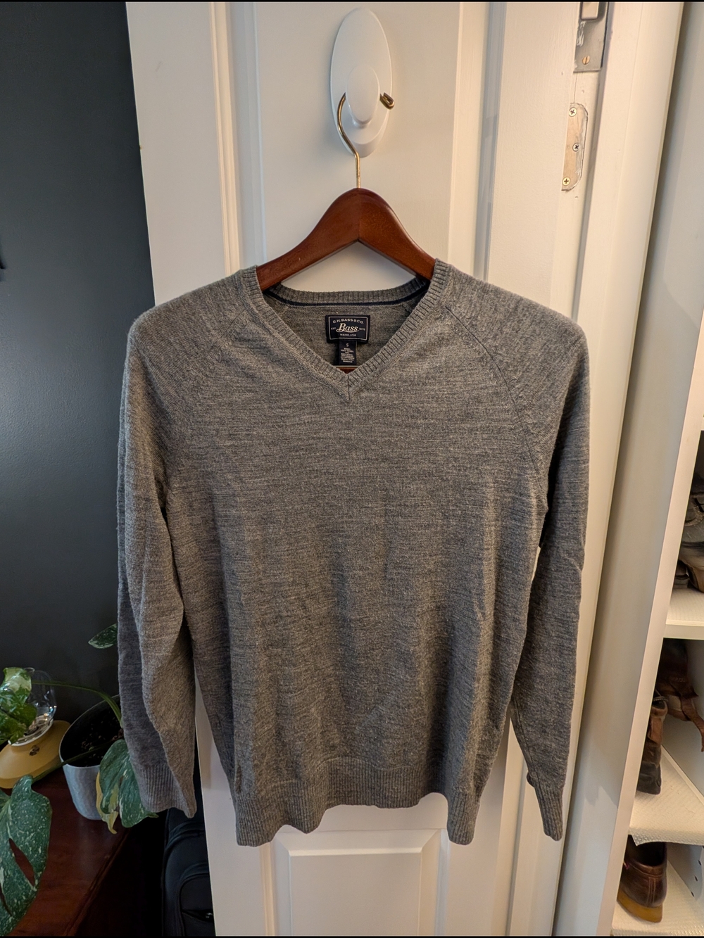 G.H. Bass & Co. Men’s Heather Gray V-Neck Sweater